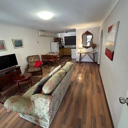 Champion Bay Beach Unit, With Own Carport, เจรัลด์ตัน ภายนอก รูปภาพ